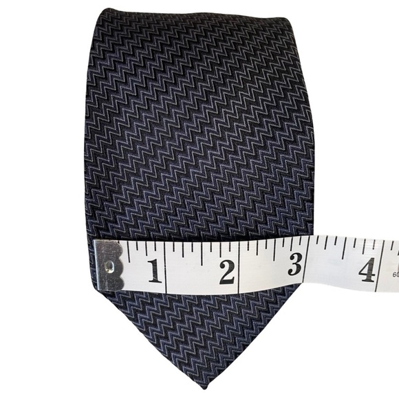 Z Zegna Black and Gray Zigzag Tie - Picture 3 of 7